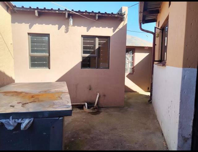 2 BEDROOM HOUSE FOR SALE IN JABAVU